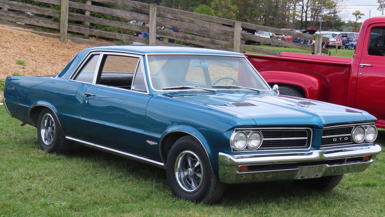 Pontiac GTO ('G.T.O.', 1964) — Image Credit: MercurySable99 - CC BY-SA 4.0/Wiki Commons