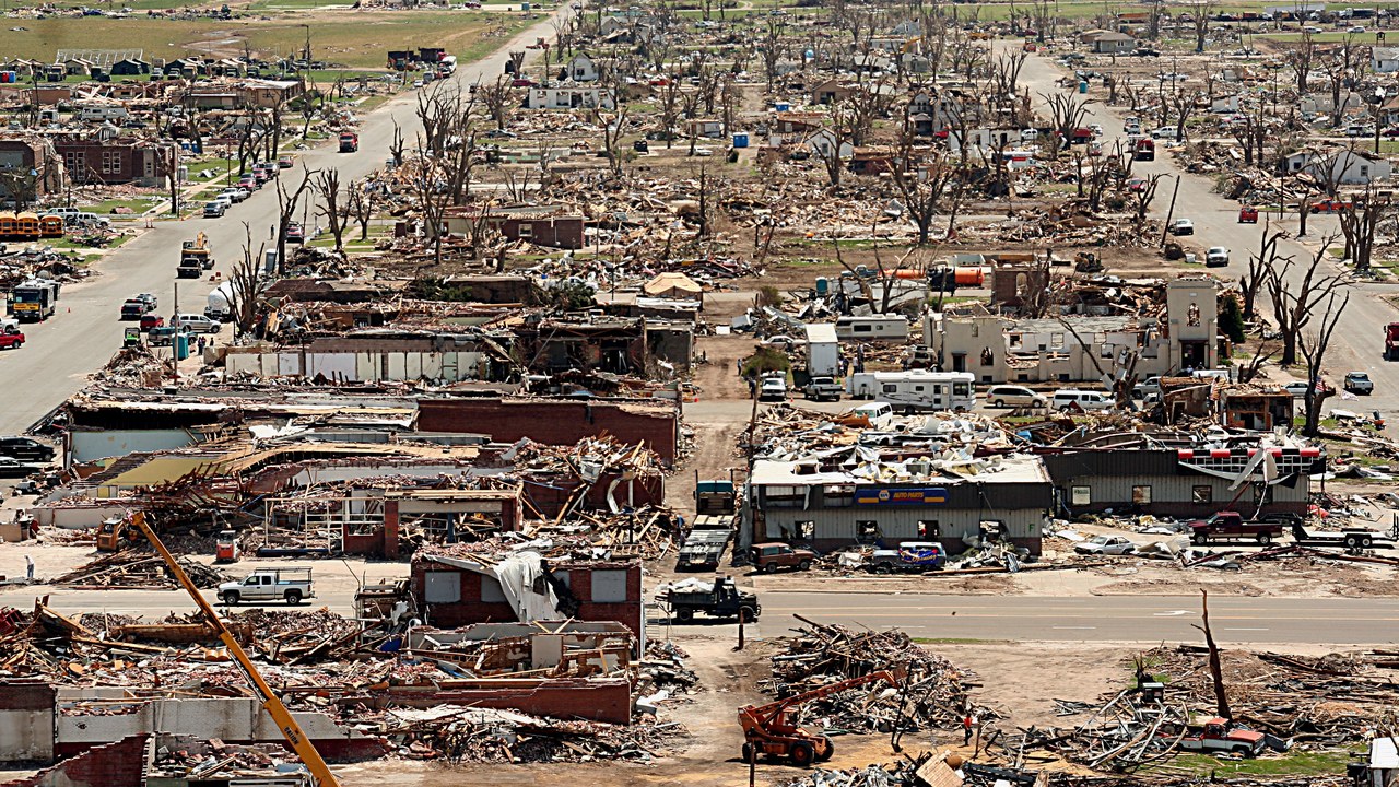 Greensburg, Kansas EF5 (May 4, 2007) — Image Credit: Greg Henshall/FEMA - Public domain/Wiki Commons