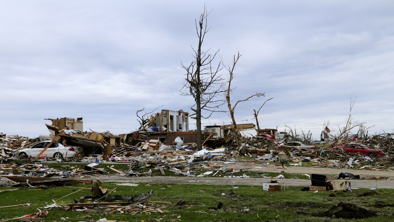 Parkersburg–New Hartford, Iowa EF5 (May 25, 2008) — Image Credit: Barry Bahler - Public domain/Wiki Commons