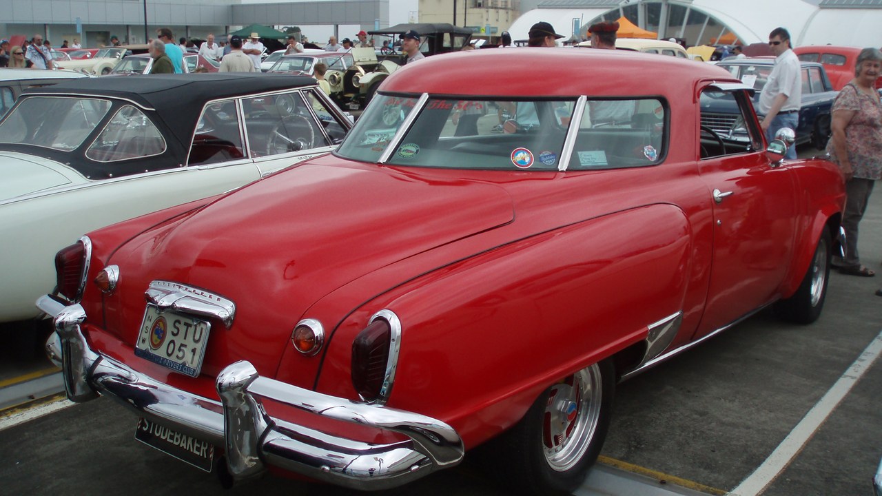 1951 Studebaker Champion Starlight Coupe — Image Credit: sv1ambo - CC BY 2.0/Wiki Commons