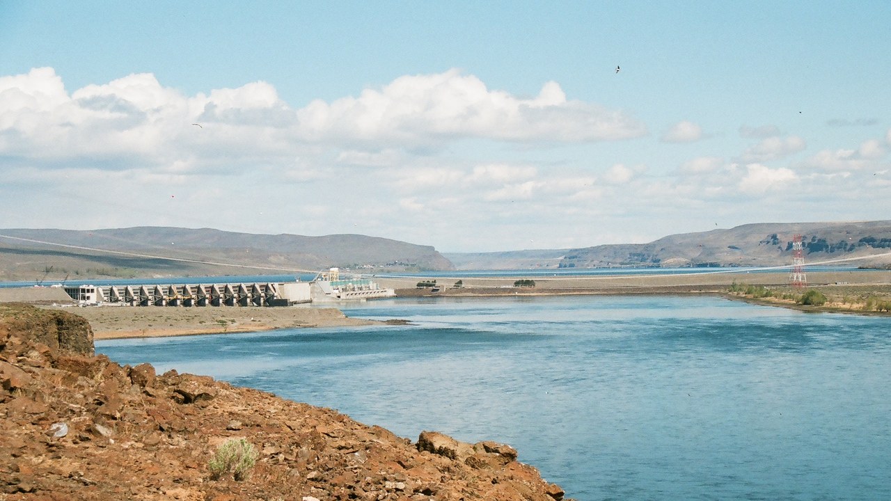 Wanapum Dam — Image Credit: Williamborg 01:57, 28 April 2008 (UTC) - Public domain/Wiki Commons