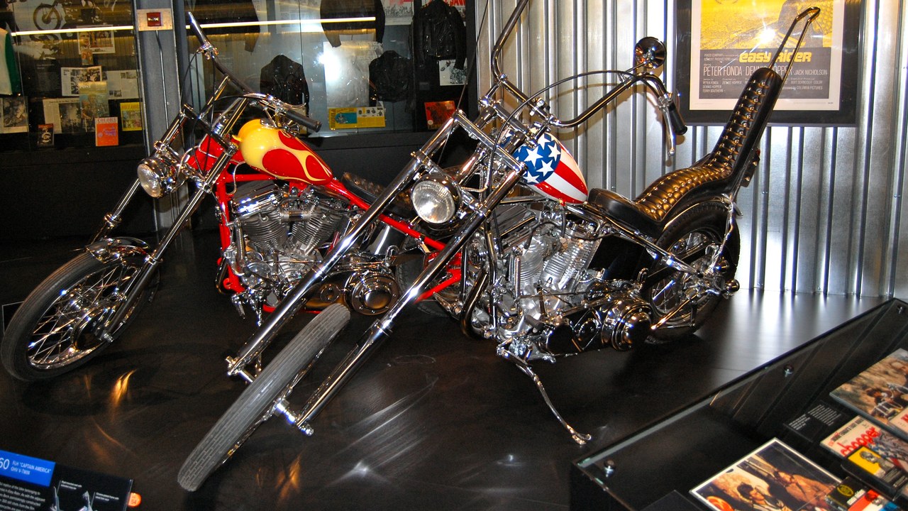 Captain America chopper (Harley-Davidson Hydra-Glide) — Image Credit: Danemroberts - CC BY-SA 3.0/Wiki Commons