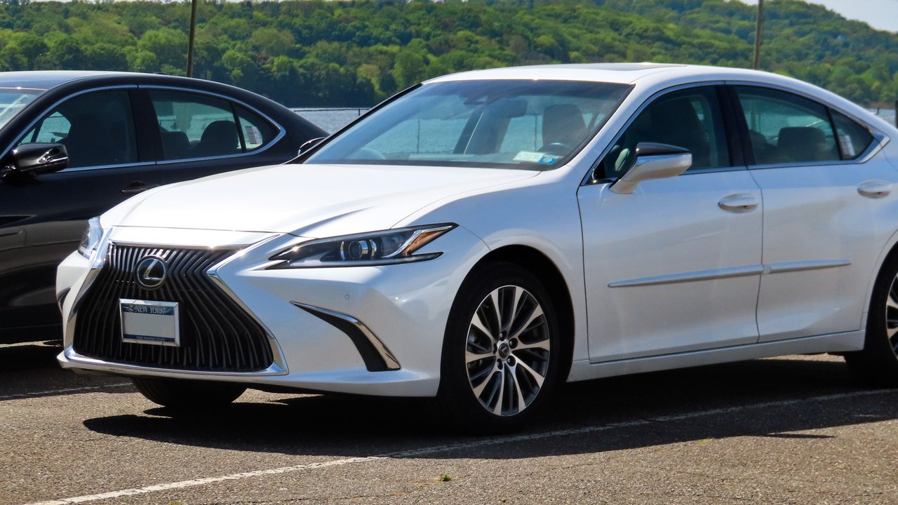 Lexus ES — Image Credit: Kevauto - CC BY-SA 4.0/Wiki Commons