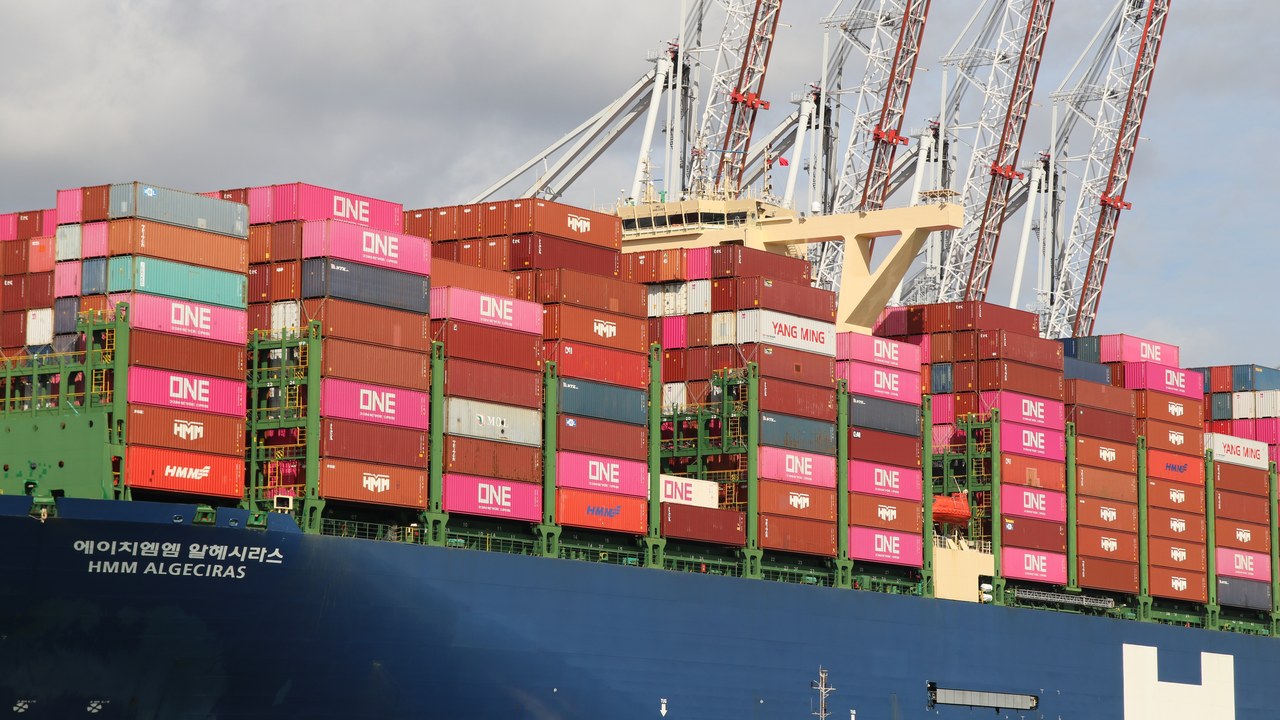 HMM Algeciras — Image Credit: Tim Sheerman-Chase - CC BY 4.0/Wiki Commons