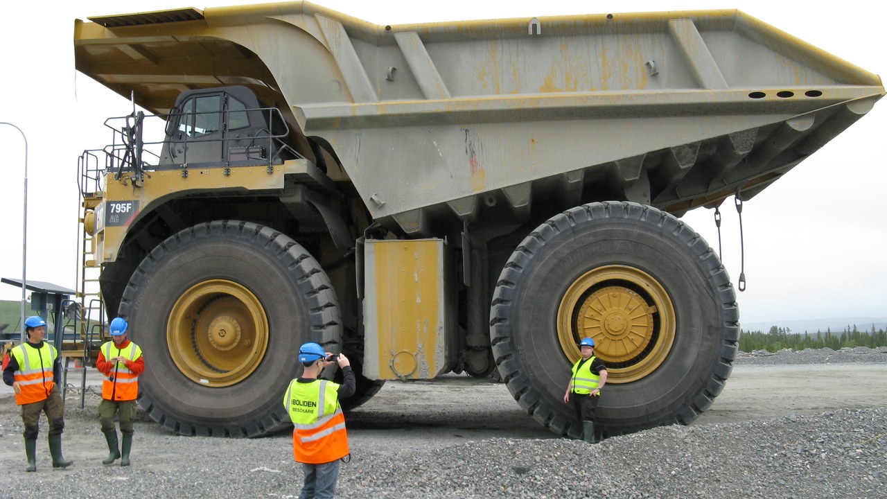Caterpillar 795F AC — Image Credit: TZorn - CC BY-SA 3.0/Wiki Commons