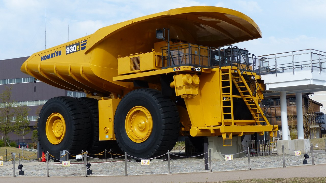 Komatsu 930E — Image Credit: Gamera866 - CC BY-SA 3.0/Wiki Commons