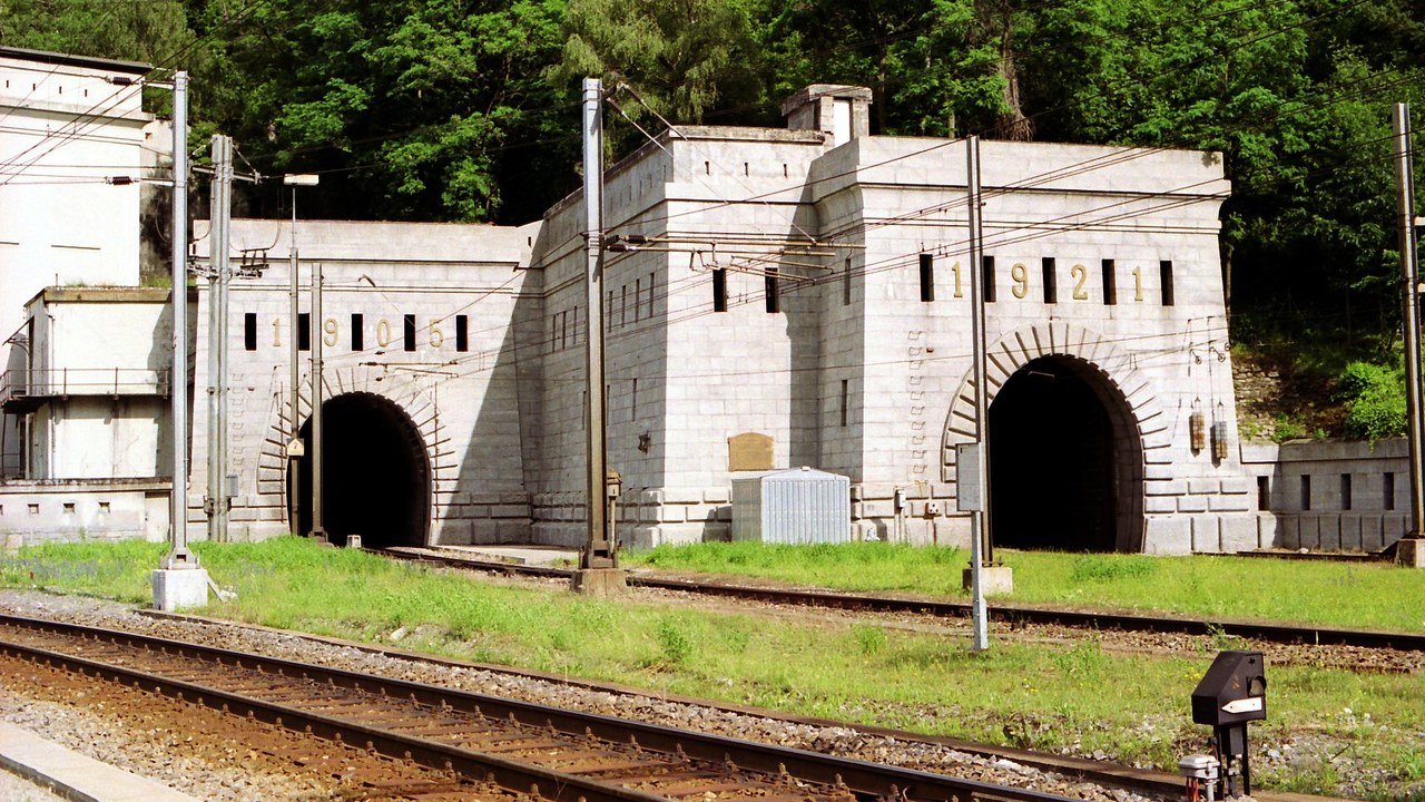 Simplon Tunnel — Image Credit: Joost J. Bakker from IJmuiden - CC BY 2.0/Wiki Commons