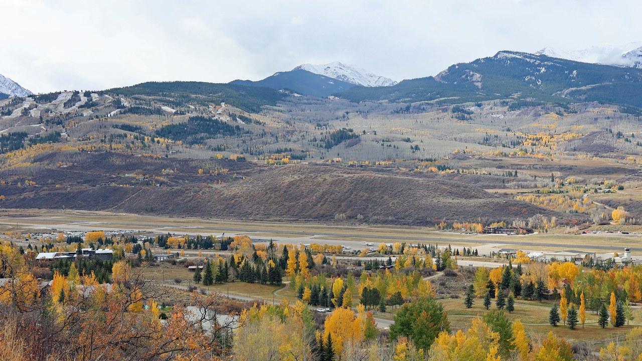 Aspen/Pitkin County Airport — Image Credit: Jeffrey Beall - CC BY 4.0/Wiki Commons