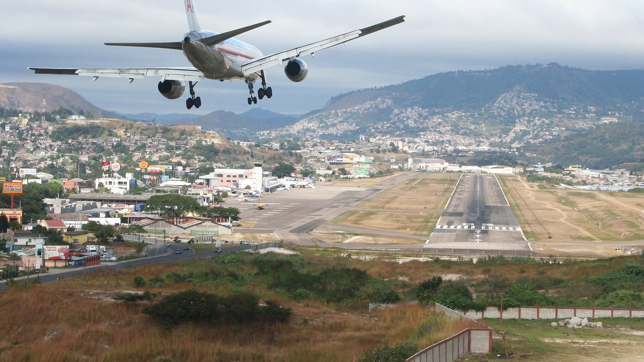 Toncontín International Airport — Image Credit: enrique galeano morales - CC BY 2.0/Wiki Commons