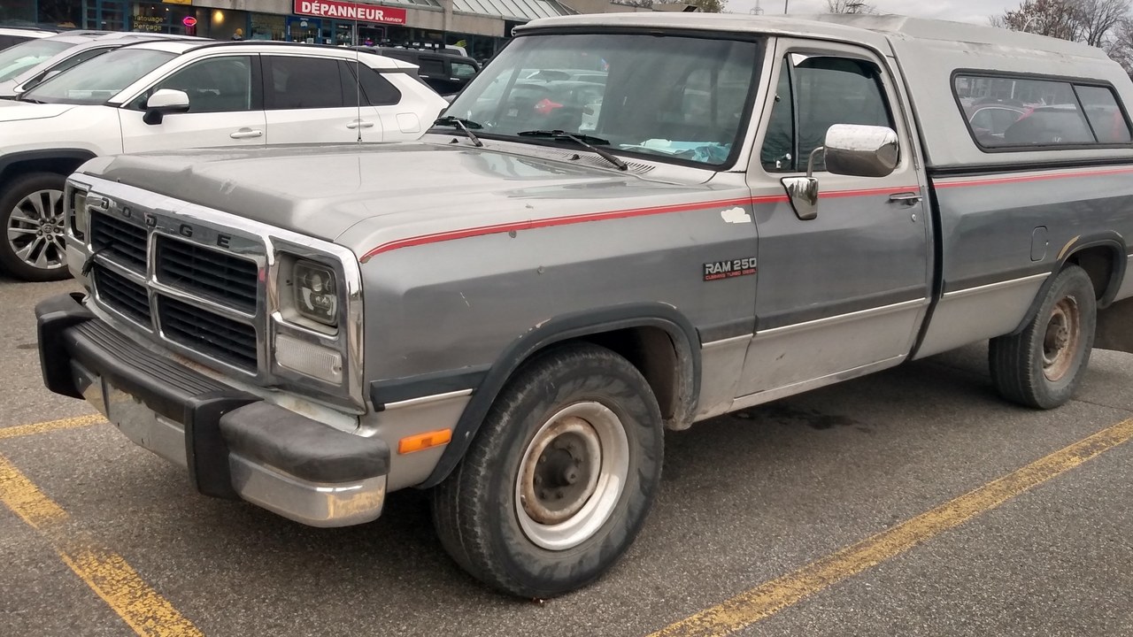 Dodge Ram with Cummins diesel (1989) — Image Credit: Bull-Doser - Public domain/Wiki Commons