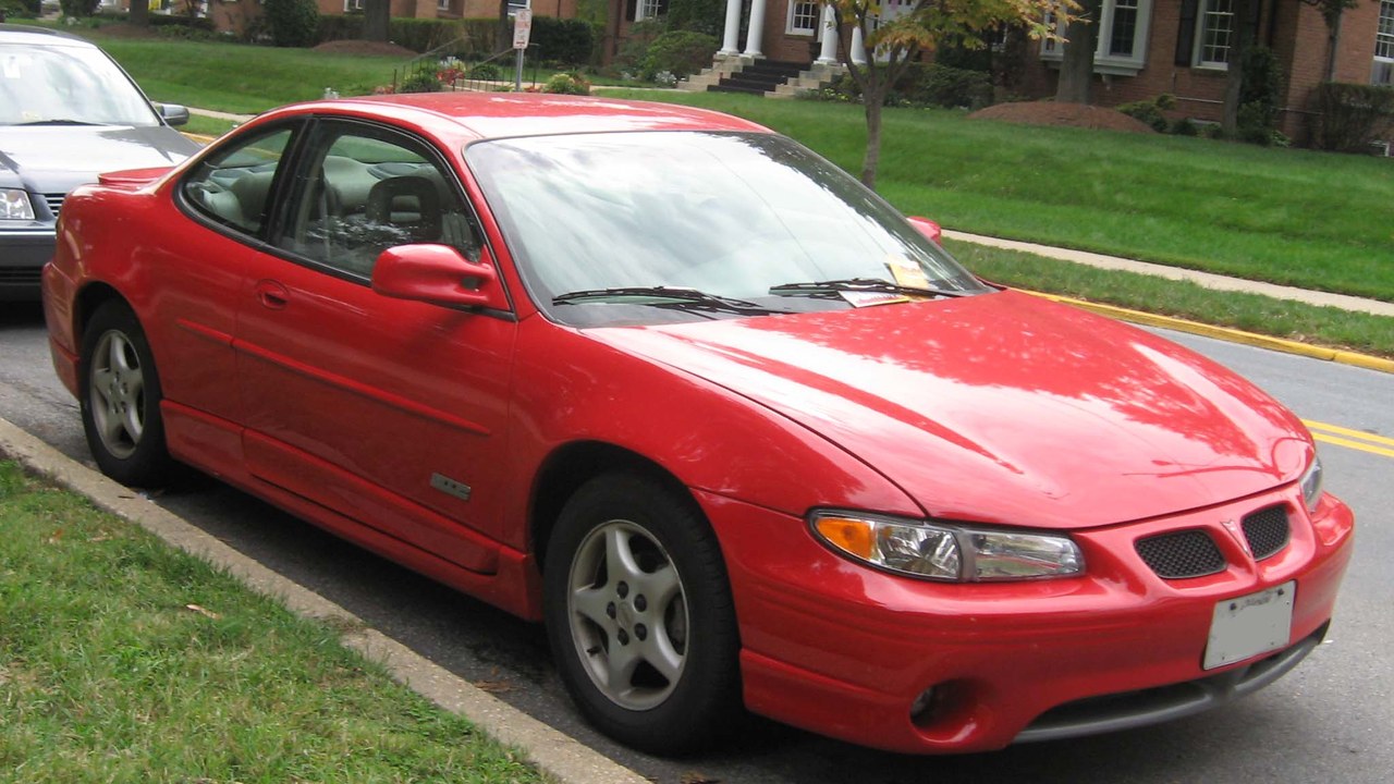 Pontiac Grand Prix GTP — Image Credit: IFCAR - Public domain/Wiki Commons