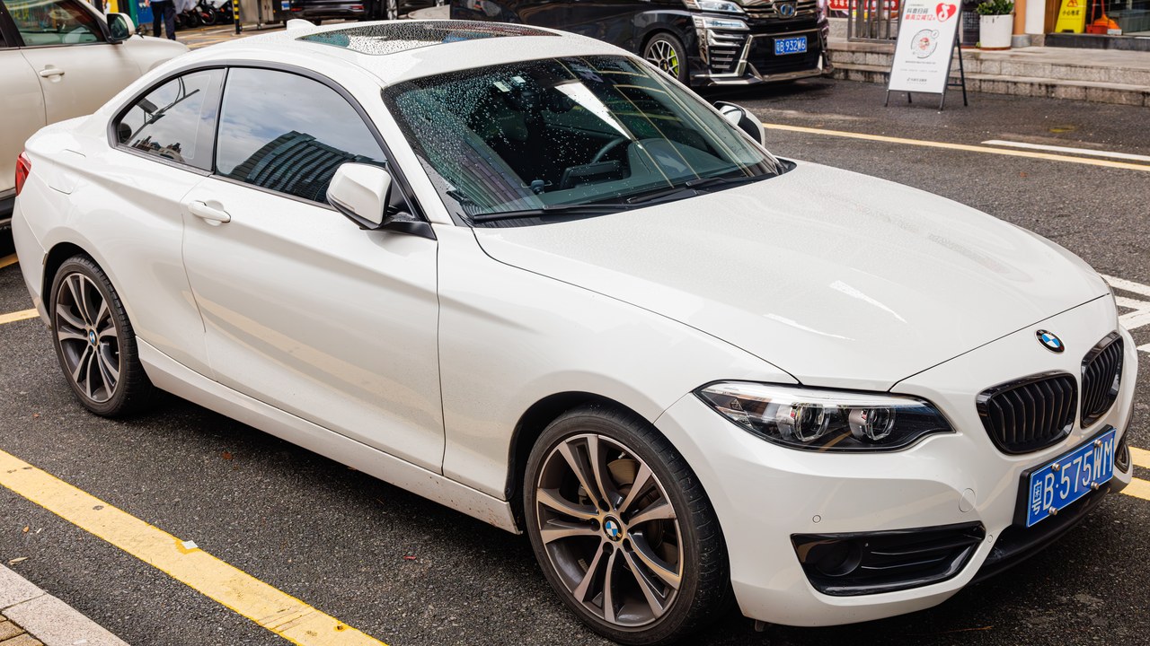 BMW 2 Series — Image Credit: Dinkun Chen - CC BY-SA 4.0/Wiki Commons