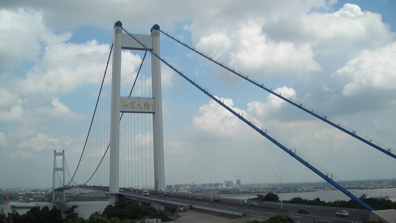 Jiangyin Yangtze River Bridge — Image Credit: Original uploader was Yawn823 at en.wikipedia - Public domain/Wiki Commons