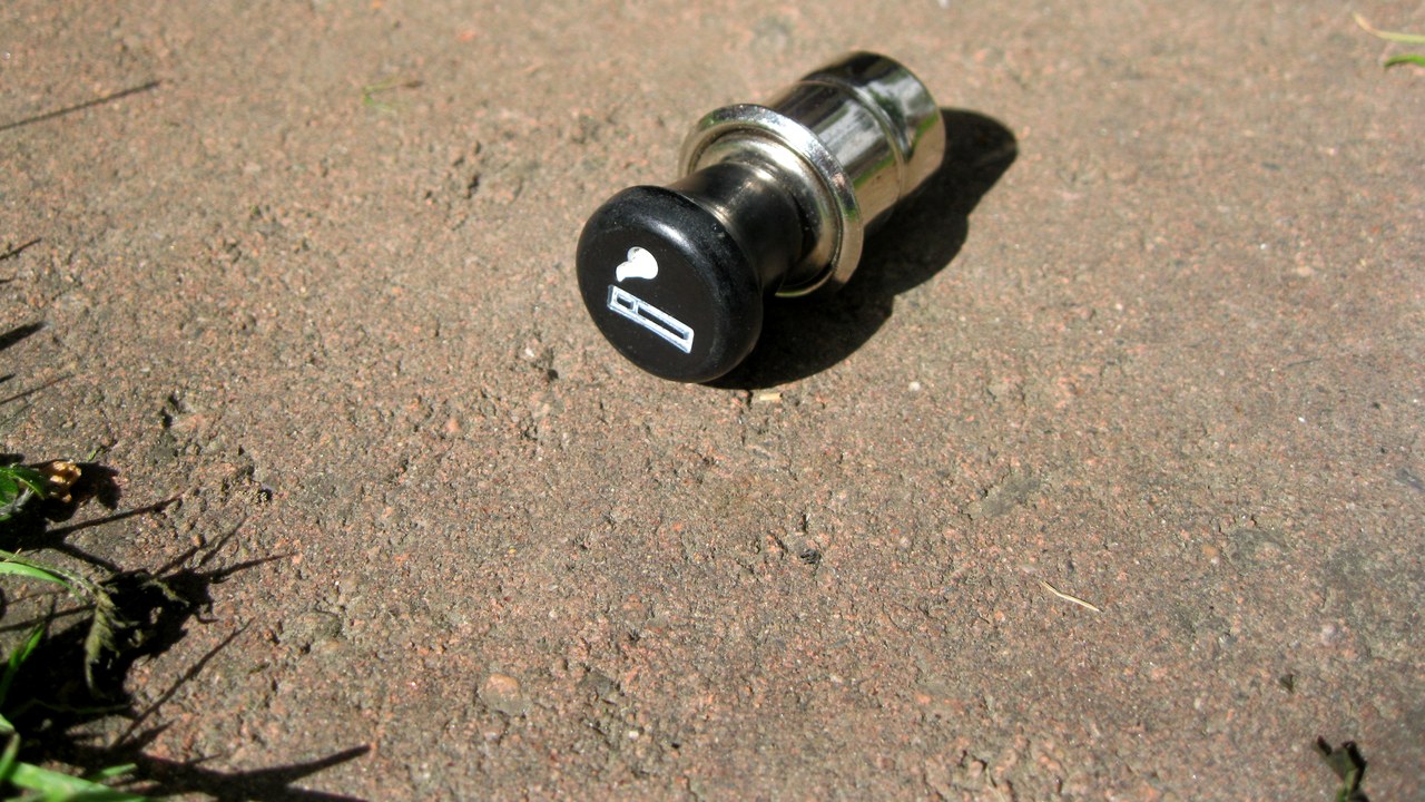 Cigarette lighter — Image Credit: Santeri Viinamäki - CC BY 4.0/Wiki Commons