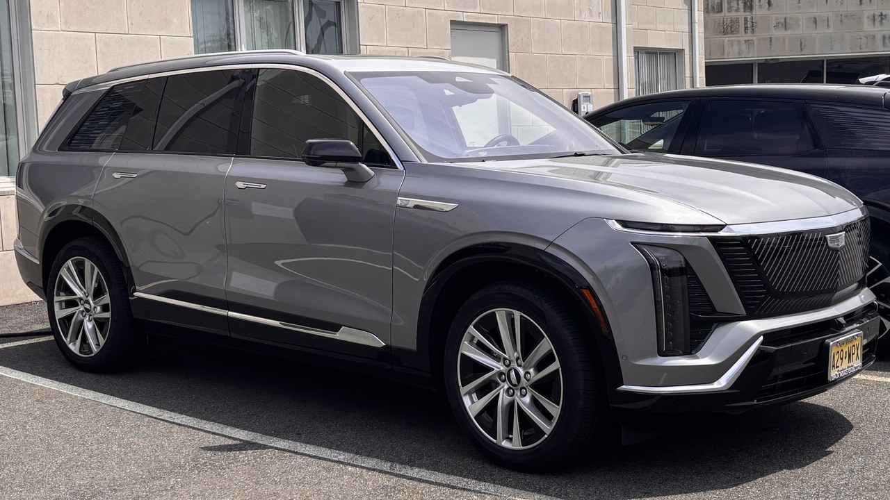 Cadillac Vistiq — Image Credit: BuickCentury04 - CC BY-SA 4.0/Wiki Commons