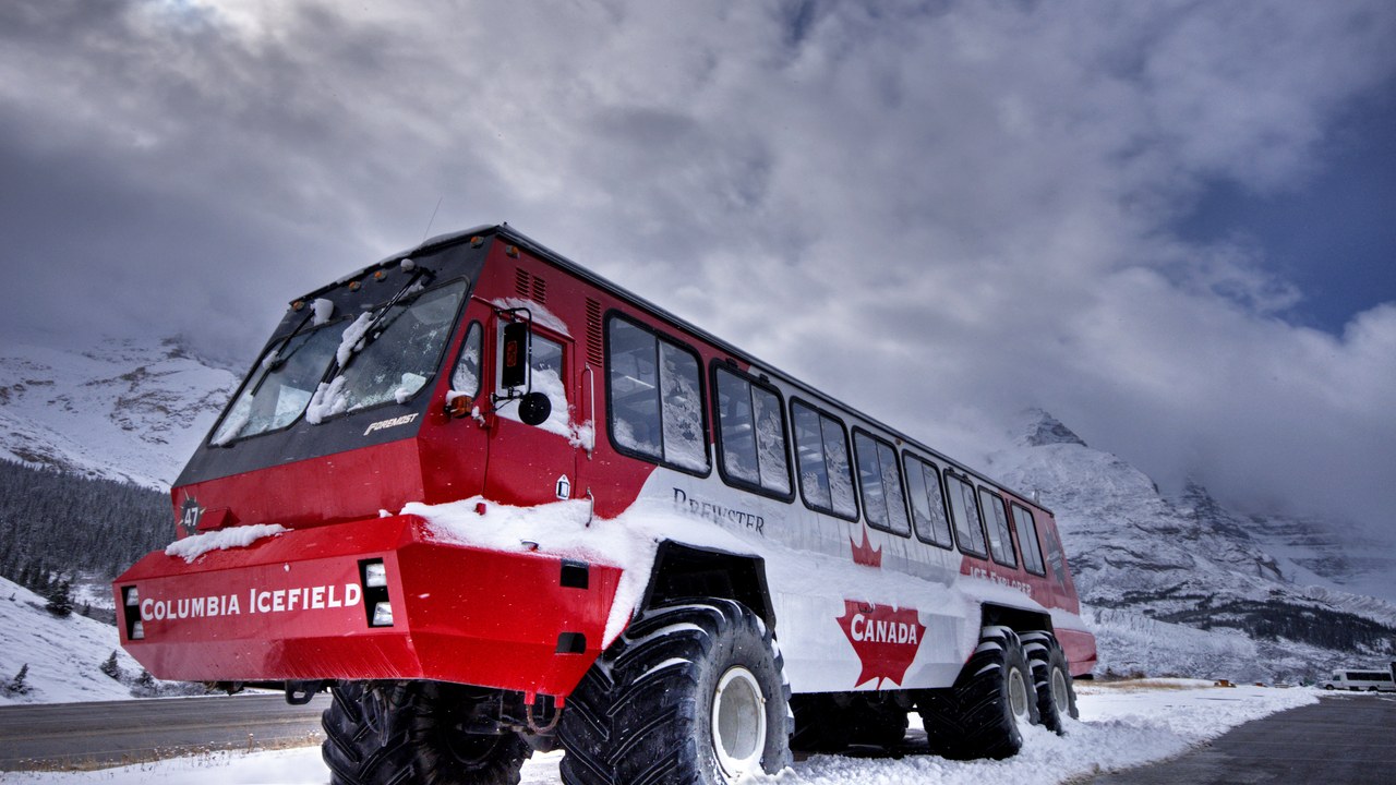 Snow coach — Image Credit: Dene' Miles from Seattle , USA (Queen Anne hood) - CC BY-SA 2.0/Wiki Commons