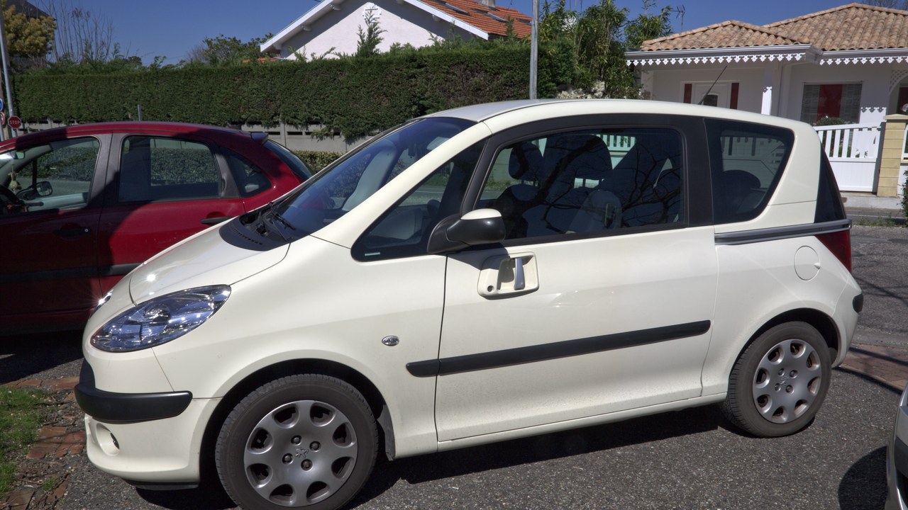 Peugeot 1007 — Image Credit: A1AA1A - CC BY-SA 4.0/Wiki Commons