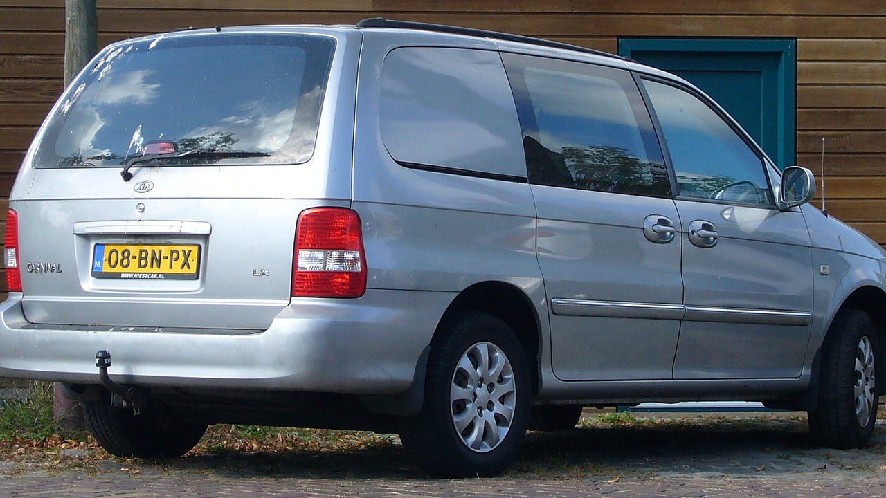 Kia Sedona — Image Credit: Rutger van der Maar - CC BY 2.0/Wiki Commons
