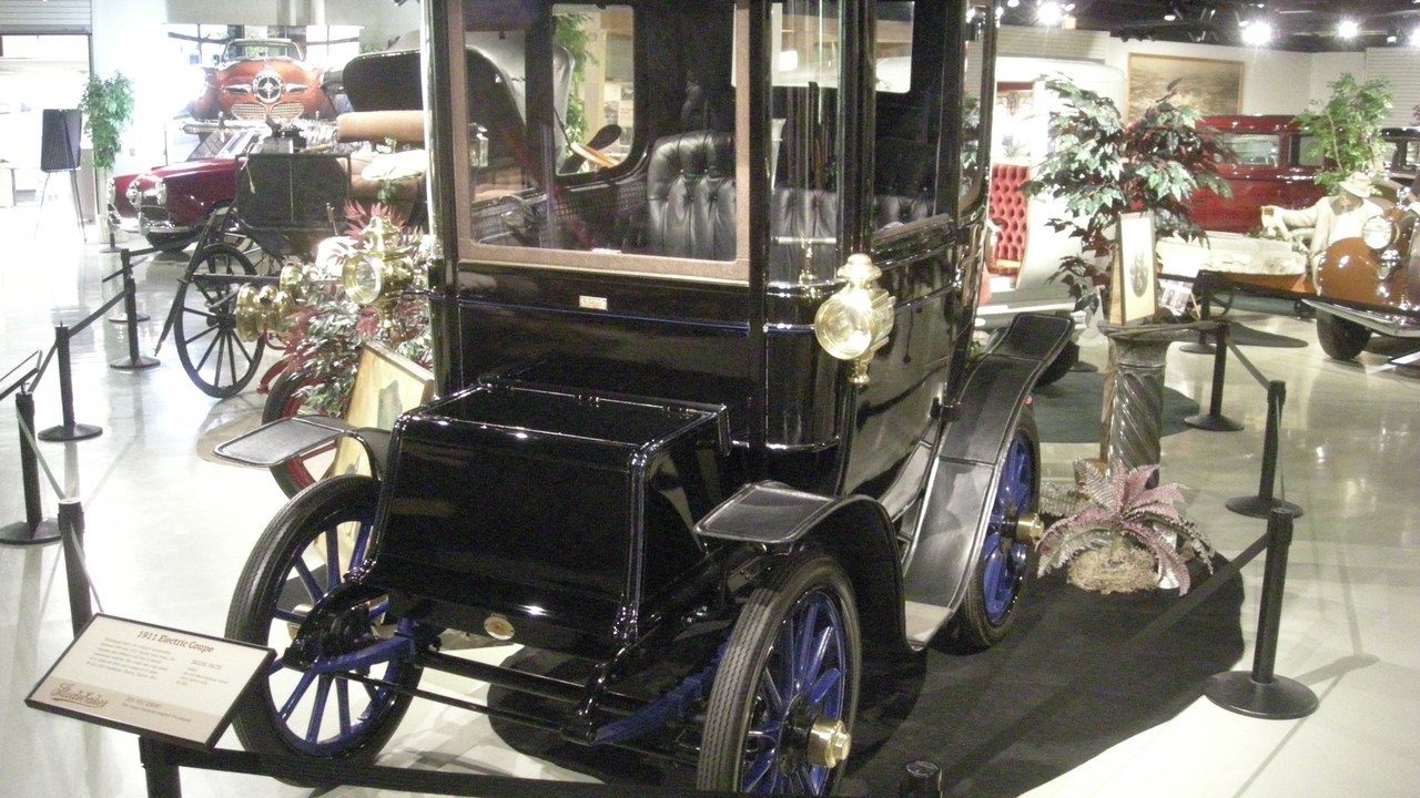Studebaker Electric — Image Credit: Michael Barera - CC BY-SA 4.0/Wiki Commons