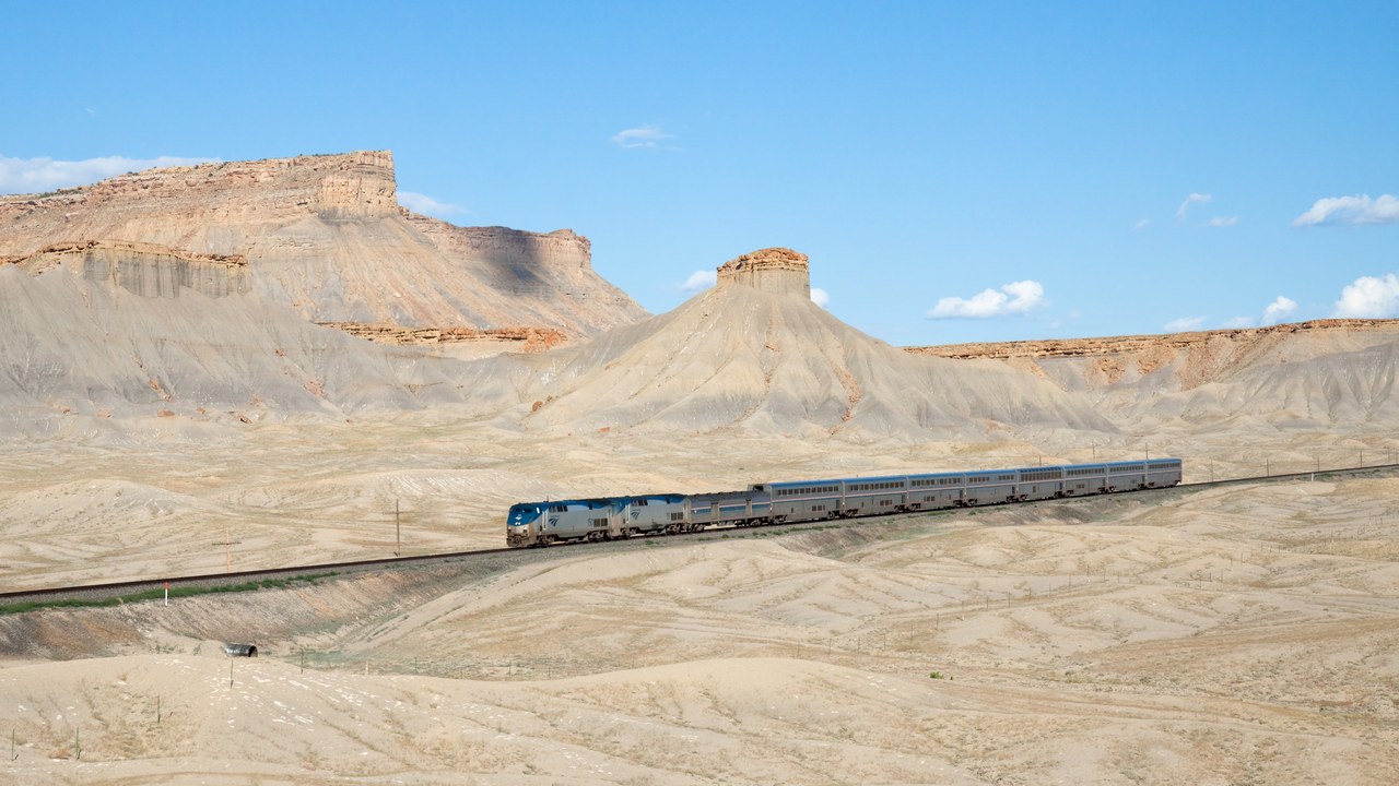 California Zephyr (Amtrak) — Image Credit: Kabelleger / David Gubler ( - CC BY-SA 3.0/Wiki Commons