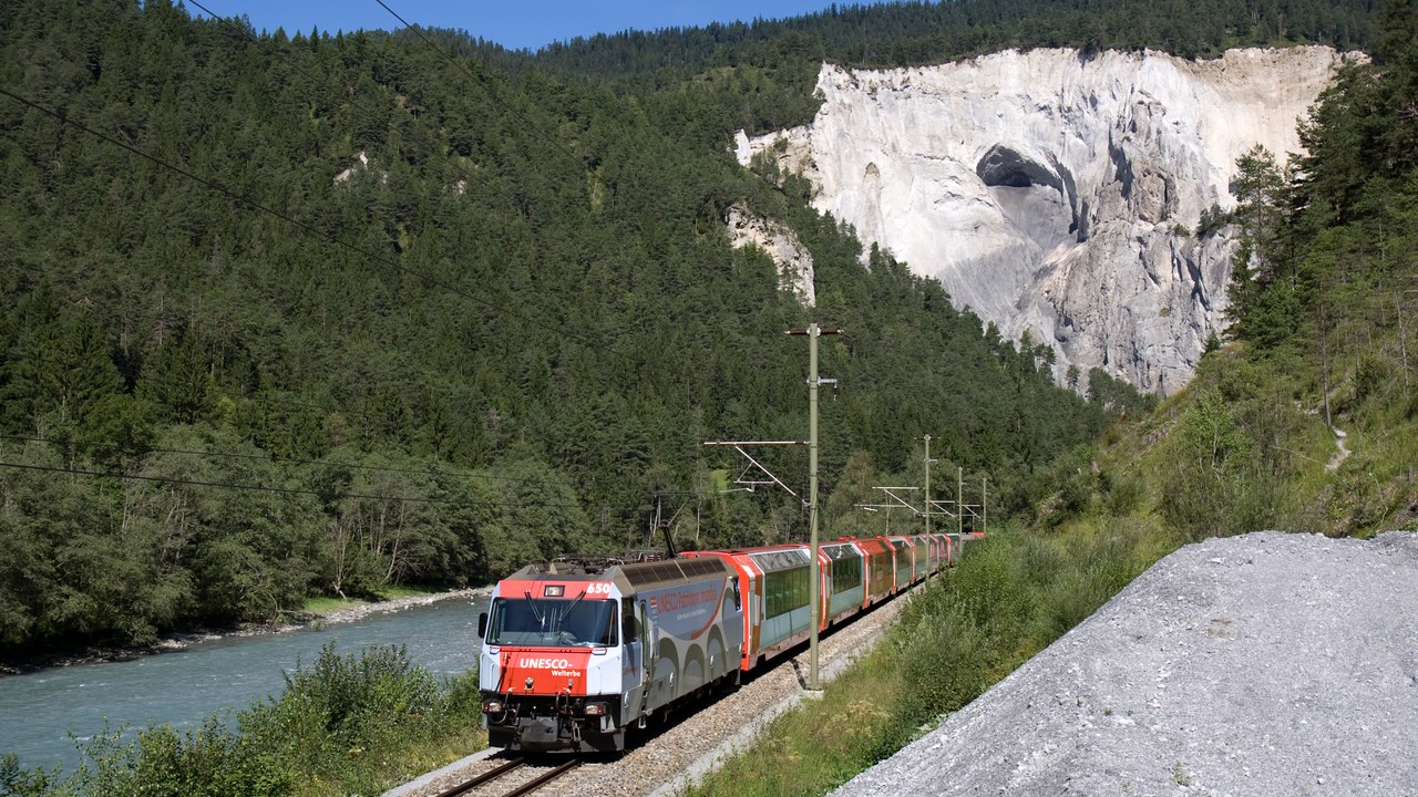 Glacier Express — Image Credit: Kabelleger / David Gubler ( - Public domain/Wiki Commons