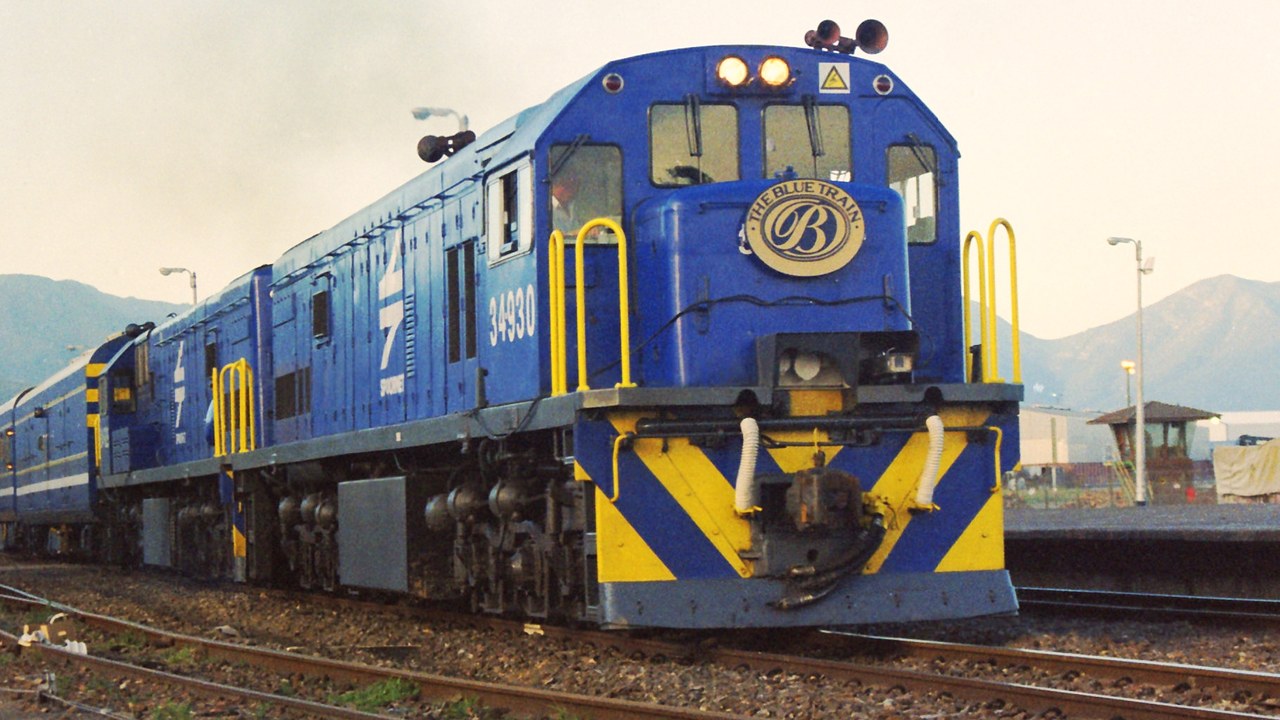 The Blue Train (South Africa) — Image Credit: Bob Adams from George, South Africa - CC BY-SA 2.0/Wiki Commons