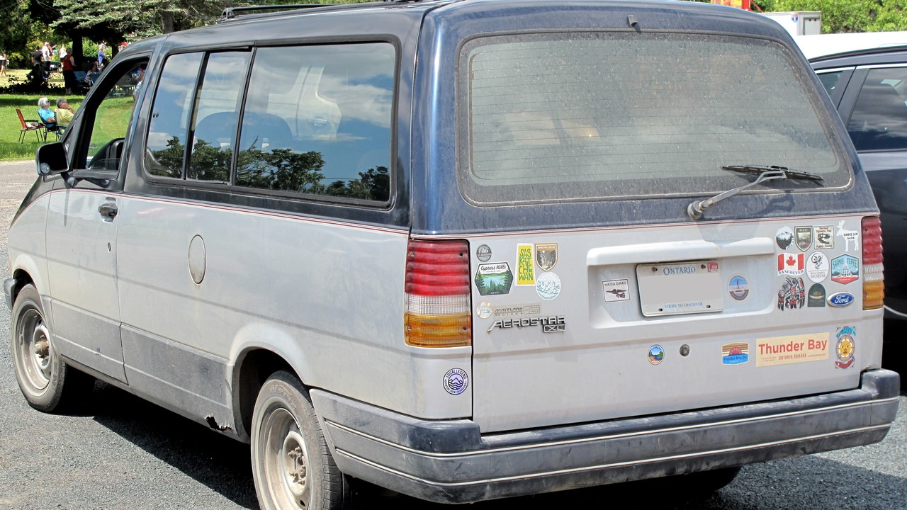 Ford Aerostar — Image Credit: Elise240SX - CC BY-SA 4.0/Wiki Commons