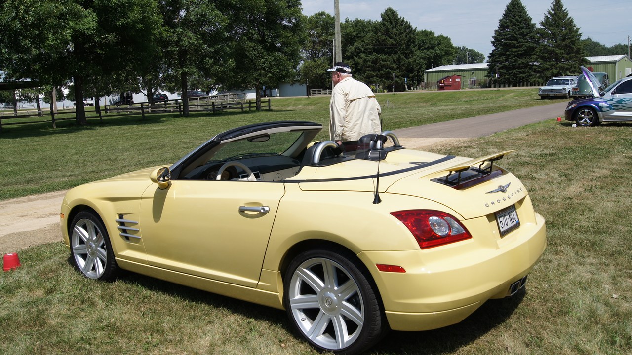 Chrysler Crossfire — Image Credit: Greg Gjerdingen from Willmar, USA - CC BY 2.0/Wiki Commons