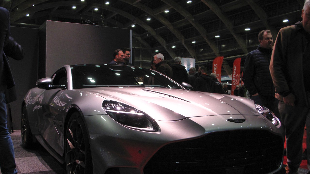 Aston Martin Vanquish — Image Credit: Rutger van der Maar - CC BY 2.0/Wiki Commons