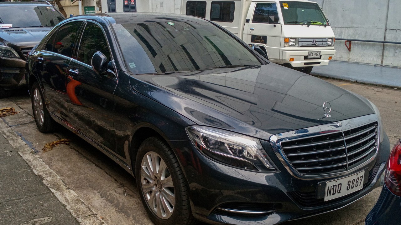 Mercedes-Benz S550 — Image Credit: Ethan Llamas - CC BY-SA 4.0/Wiki Commons