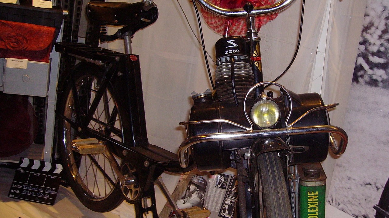 VéloSoleX — Image Credit: Cjp24 - CC BY-SA 4.0/Wiki Commons
