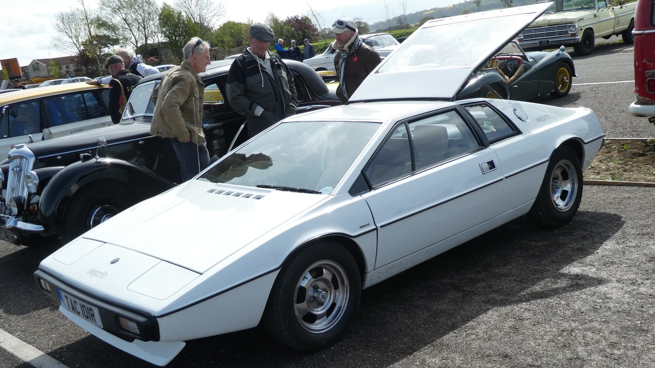 Lotus Esprit — Image Credit: Andrew Bone from Weymouth, England - CC BY 2.0/Wiki Commons