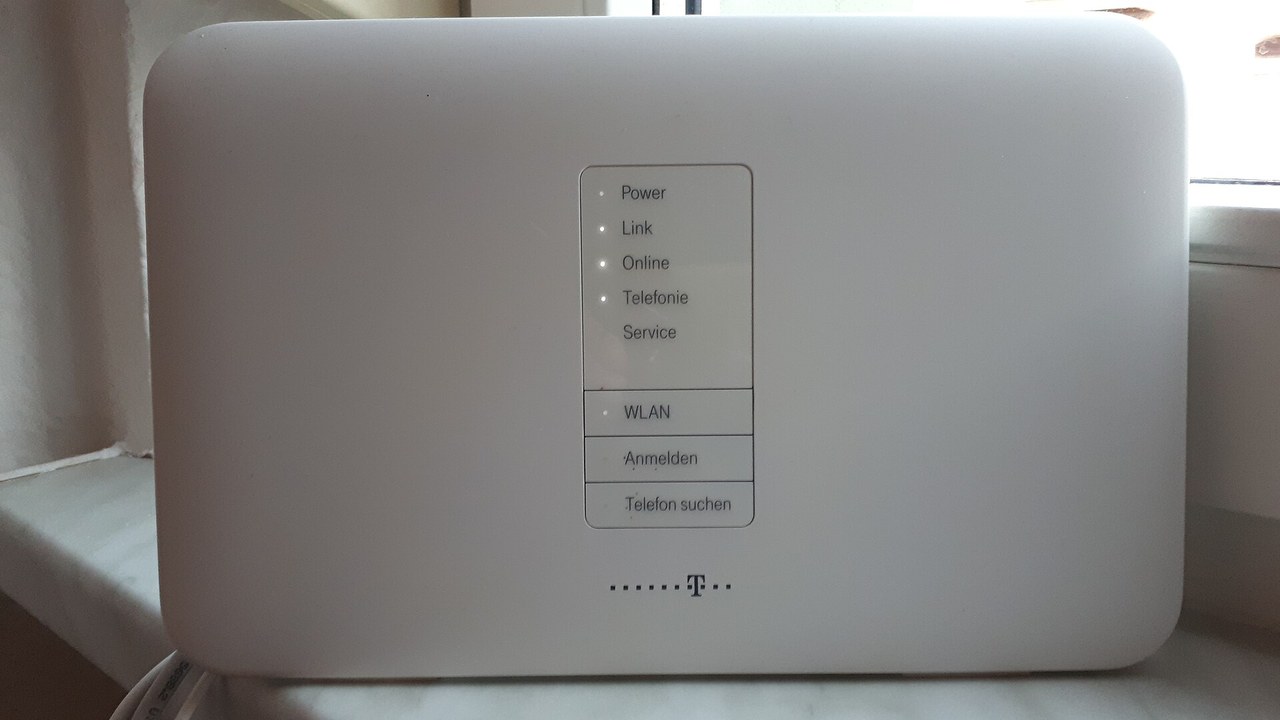 Wireless router — Image Credit: Rakoon - CC0/Wiki Commons