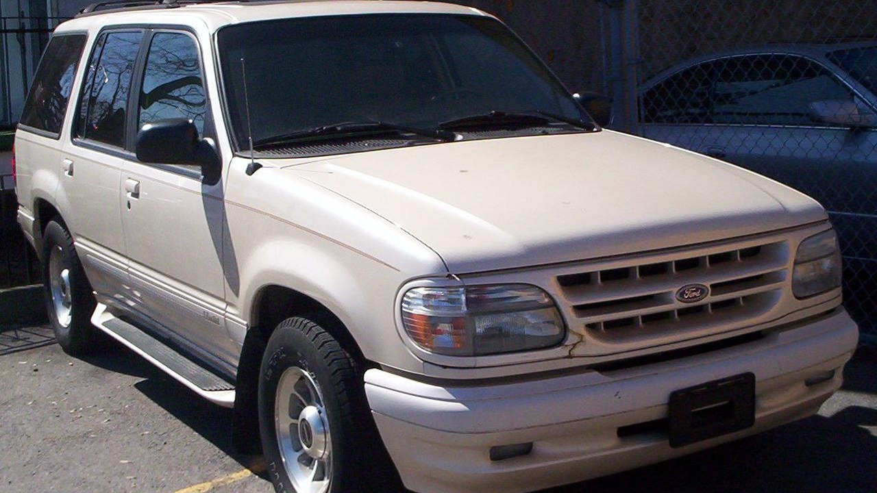 Ford Explorer (Firestone tires) — Image Credit: Bull-Doser - Public domain/Wiki Commons