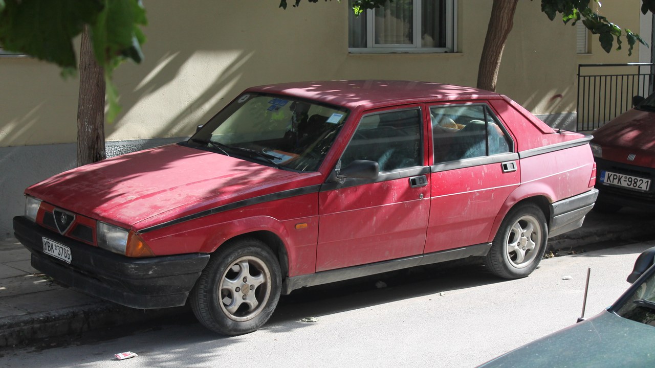 Alfa Romeo 75 — Image Credit: Charlie from United Kingdom - CC BY 2.0/Wiki Commons