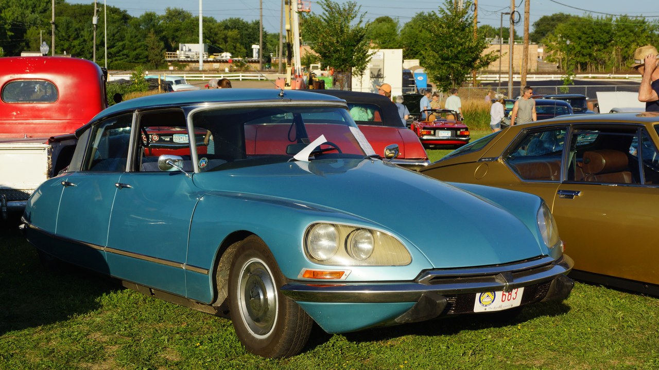 Citroën DS — Image Credit: Greg Gjerdingen from Willmar, USA - CC BY 2.0/Wiki Commons