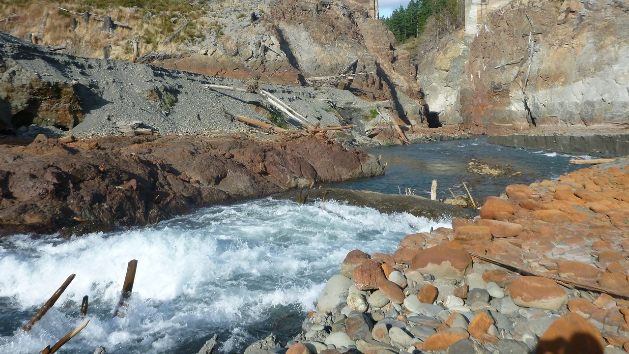 Glines Canyon Dam — Image Credit: USGS_PCMSC_ElwhaCams - CC BY-SA 2.0/Wiki Commons
