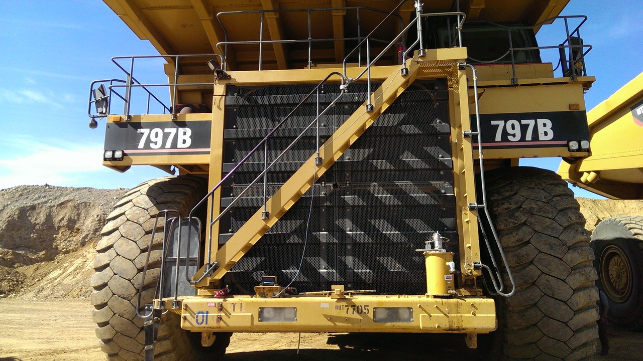 Caterpillar 797 — Image Credit: MINING.com - CC BY 2.0/Wiki Commons