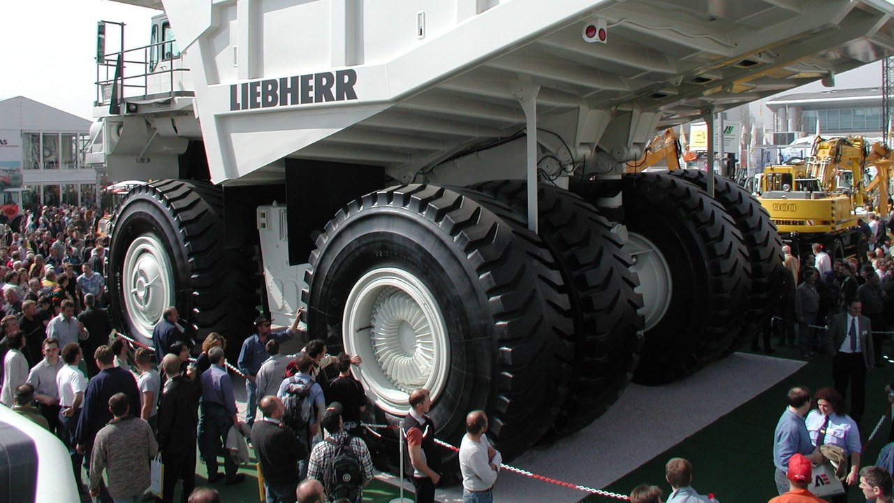 Liebherr T 282 series — Image Credit: Lidingo - CC BY-SA 3.0/Wiki Commons