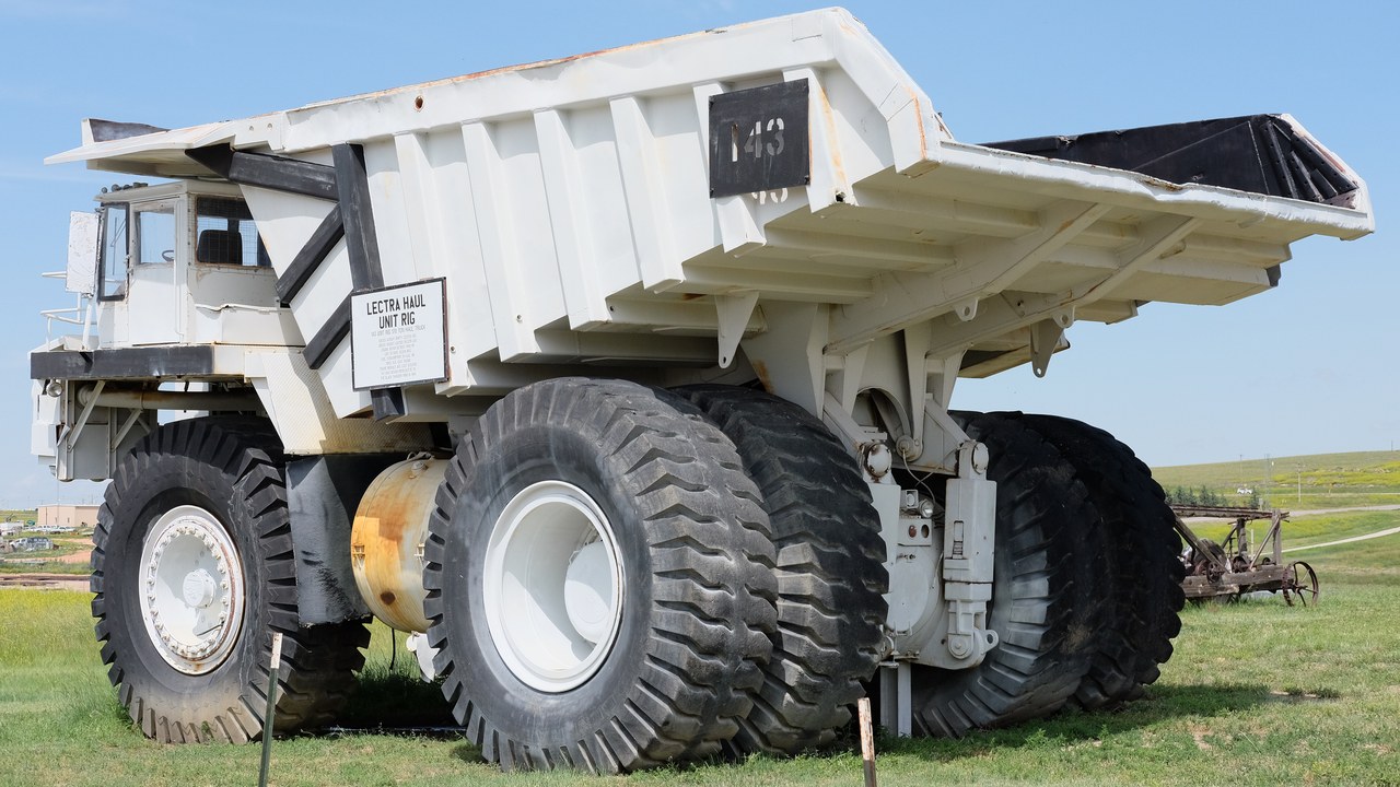 Unit Rig Lectra Haul — Image Credit: Mr. Satterly - CC0/Wiki Commons