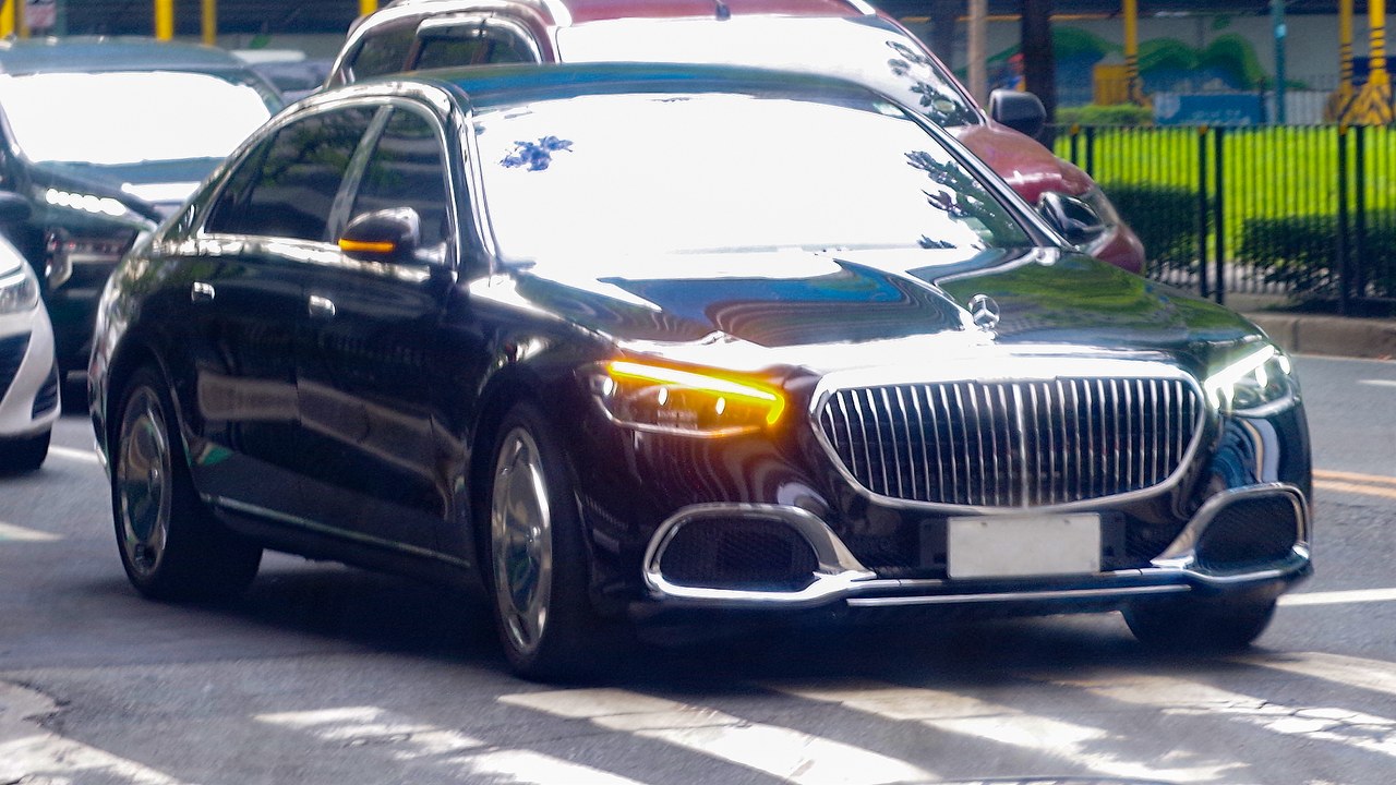 Mercedes-Maybach S-Class — Image Credit: Ethan Llamas - CC BY-SA 4.0/Wiki Commons