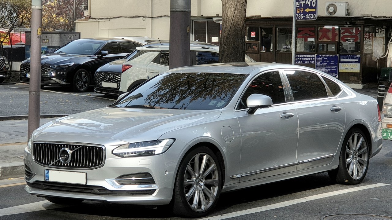 Volvo S90 Excellence — Image Credit: Damian B Oh - CC BY-SA 4.0/Wiki Commons