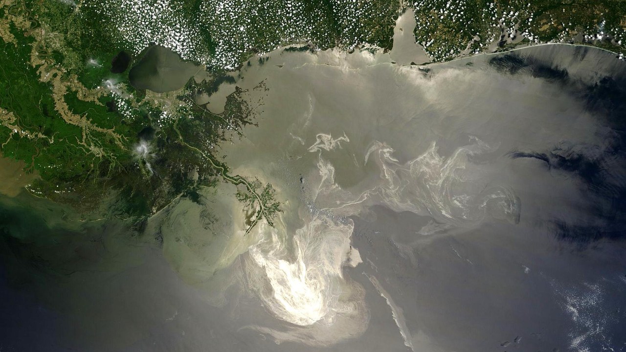 Deepwater Horizon — Image Credit: NASA/GSFC, MODIS Rapid Response AND demis.nl AND FT2 - Public domain/Wiki Commons