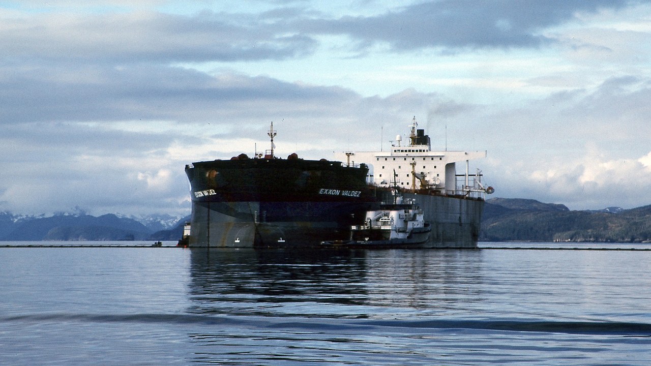 Exxon Valdez — Image Credit: NOAA's National Ocean Service - Public domain/Wiki Commons