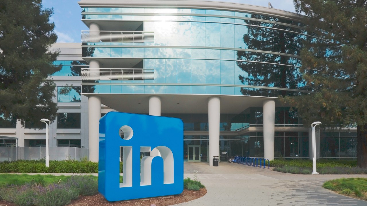 Fake LinkedIn message — Image Credit: LPS.1 - CC0/Wiki Commons