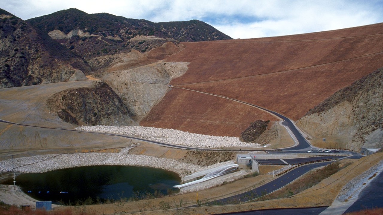 Seven Oaks Dam — Image Credit: Michael Nevins, U.S. Army Corps of Engineers - Public domain/Wiki Commons