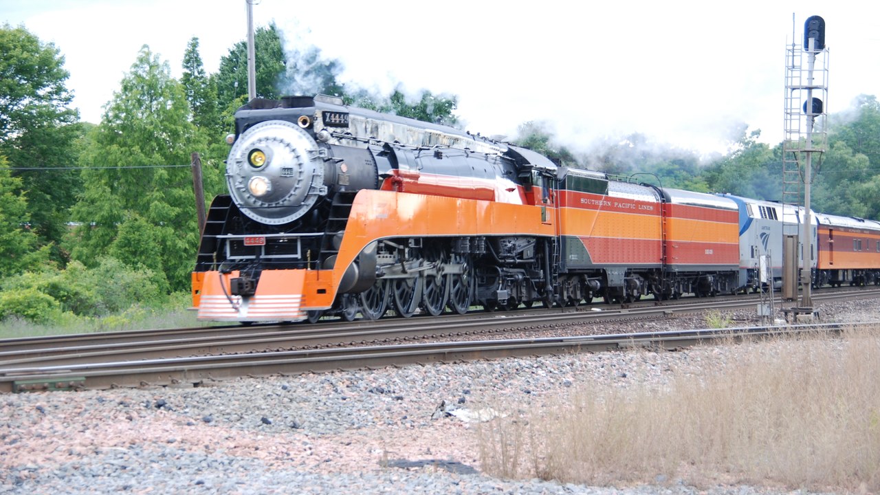 Southern Pacific No. 4449 — Image Credit: Joe Ross from Lansing, Michigan - CC BY-SA 2.0/Wiki Commons