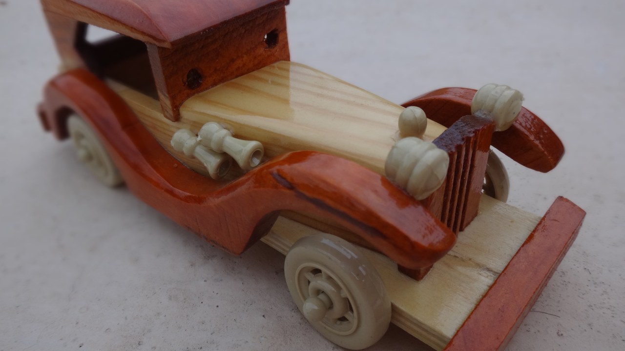 Montessori baby toy sets sold on Amazon — Image Credit: Gausanchennai - CC BY-SA 4.0/Wiki Commons