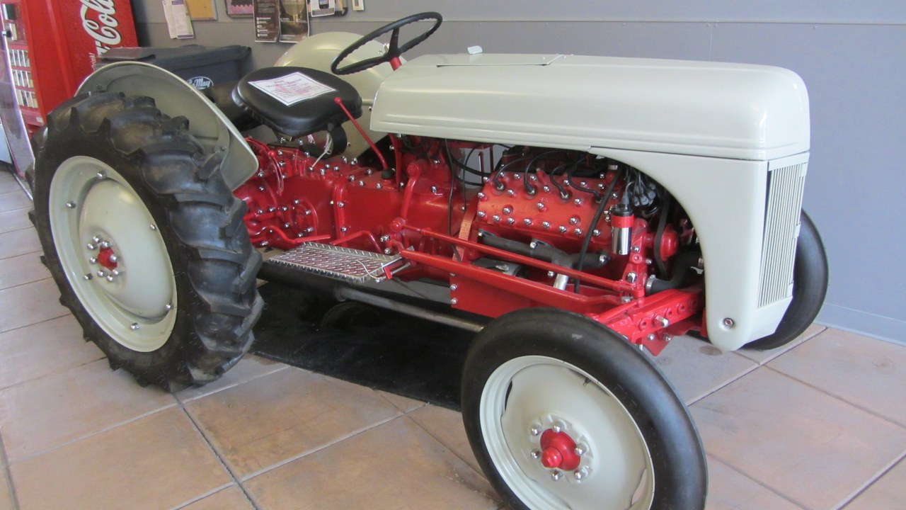 Ford 8N — Image Credit: JOHN LLOYD from Concrete, Washington, United States - CC BY 2.0/Wiki Commons
