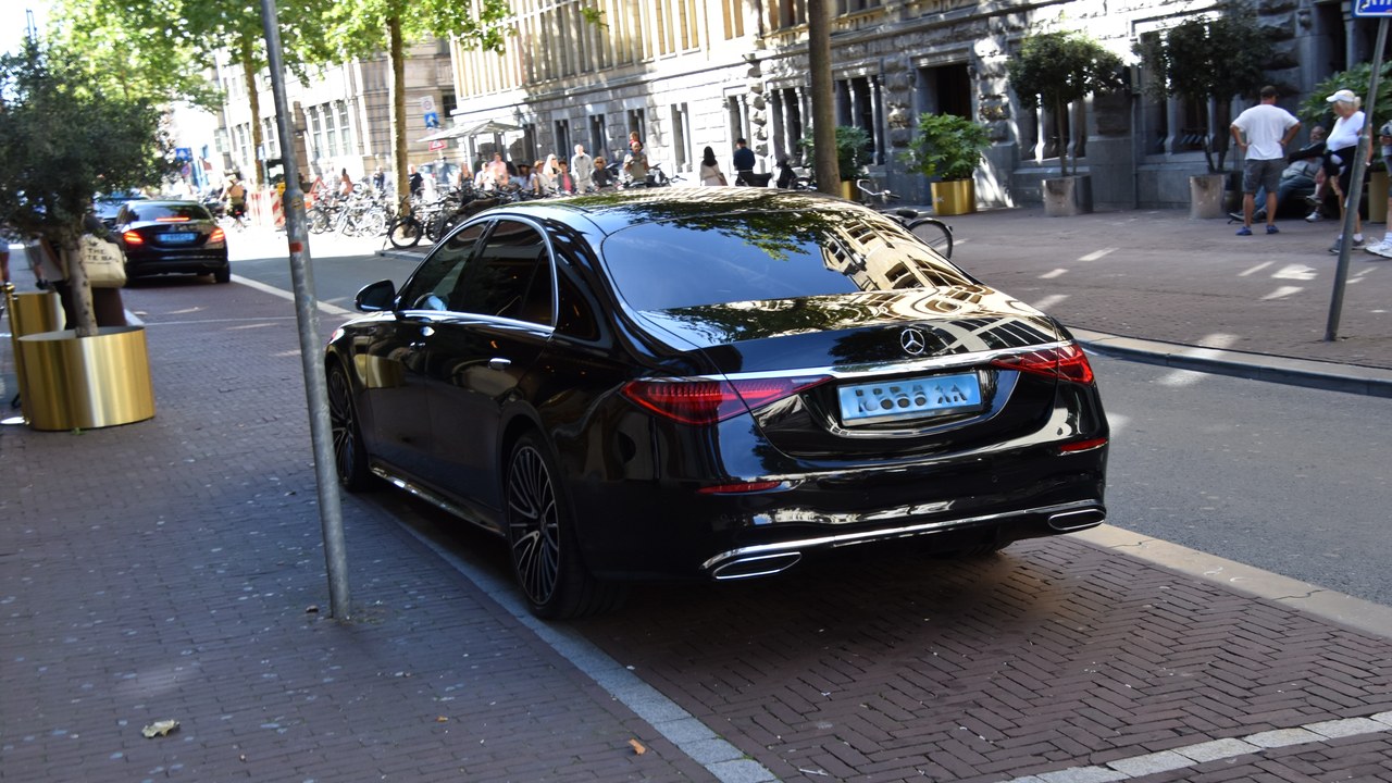 Mercedes-Benz S-Class — Image Credit: Charles from Port Chester, New York - CC0/Wiki Commons
